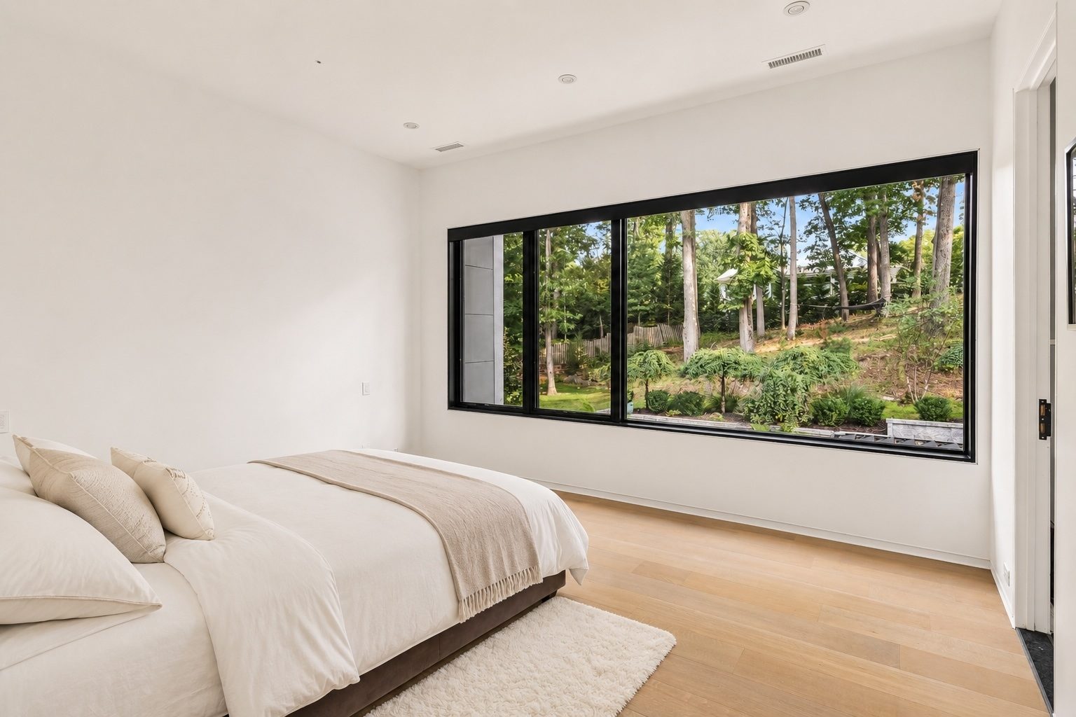 Secondary bedroom at 15 Seminole Way, Short Hills