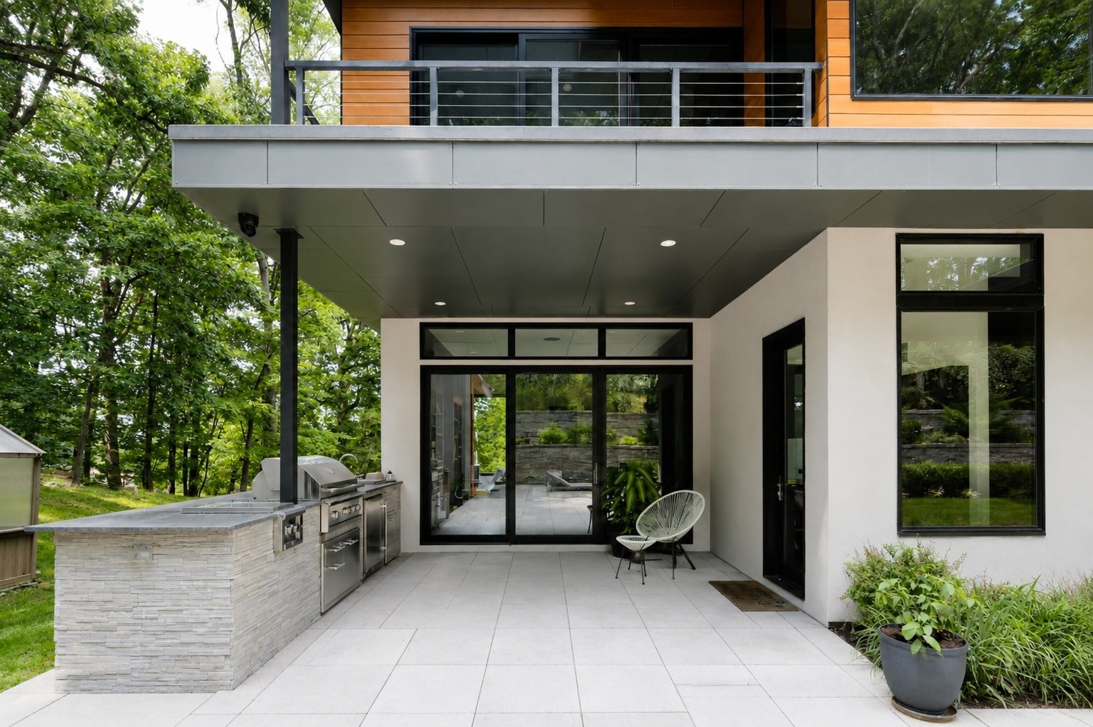 covered outdoor dining pavilion and lawn at the rear of 15 Seminole Way